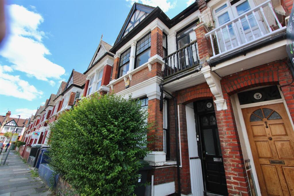 St. Margaret's Avenue, N15