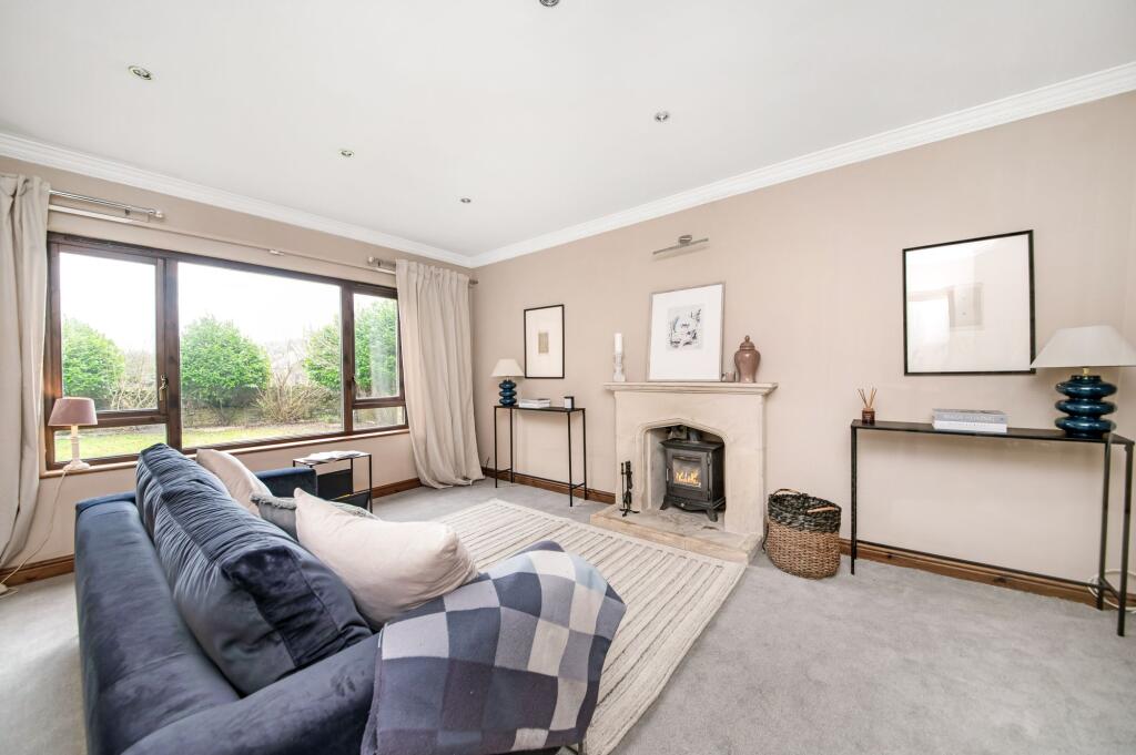 SECOND SITTING ROOM