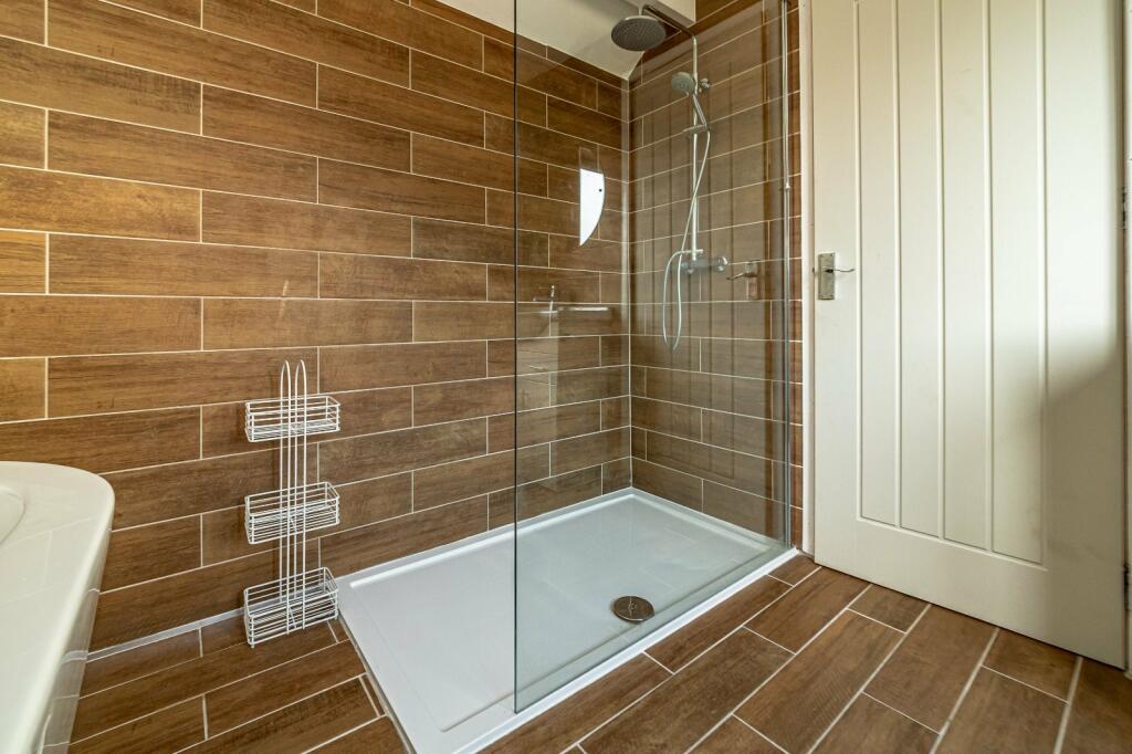 2nd Floor Bathroom