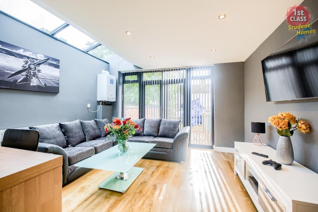 Kitchen/ Living Room