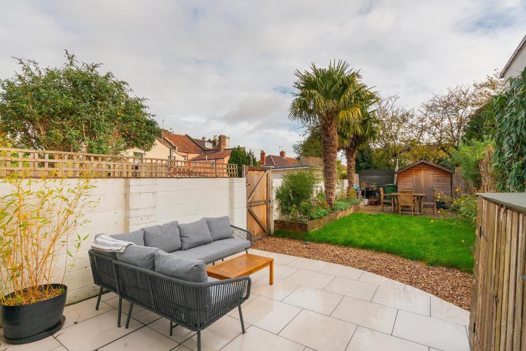 0M1RFS - External H.jpg