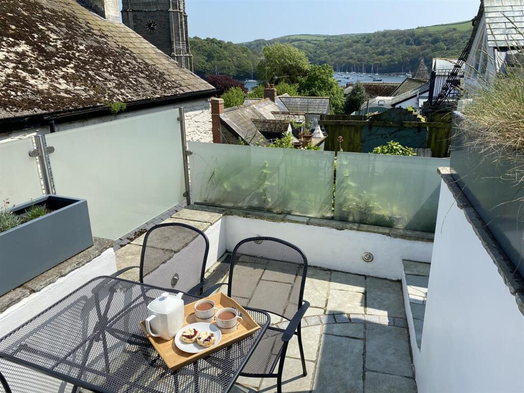 terrace with outside table.JPEG