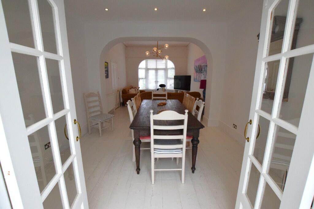 Lounge and Diner (3)