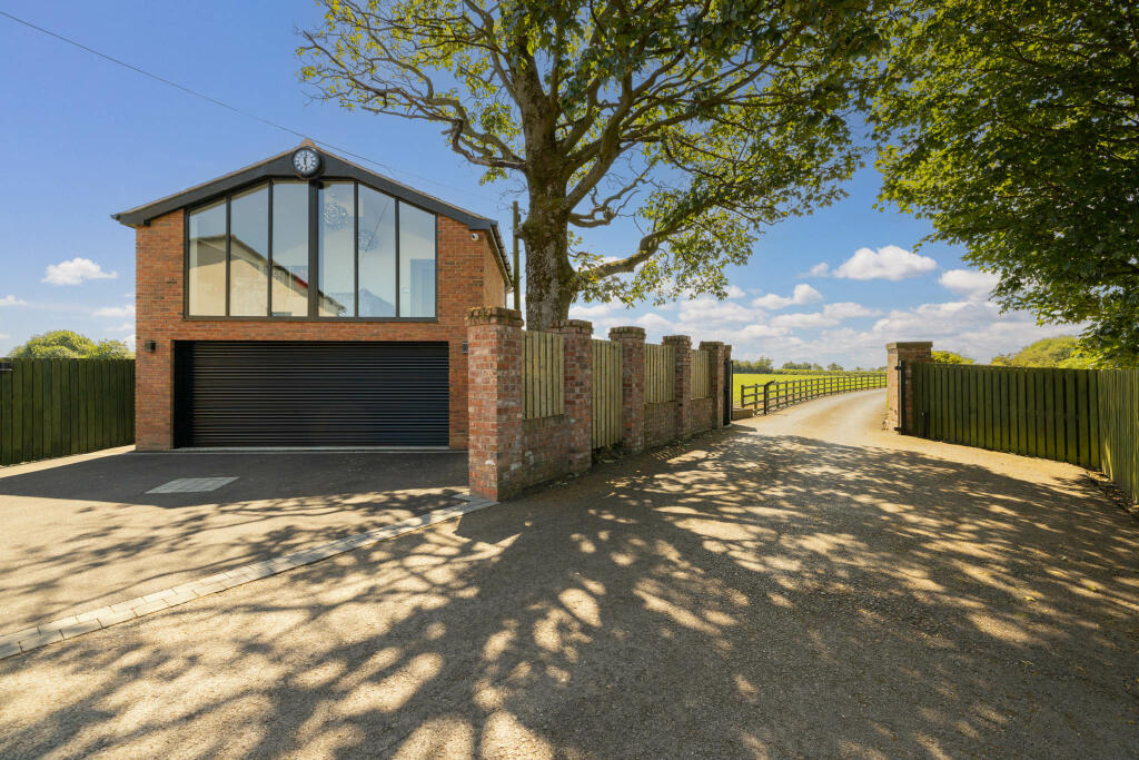 20230615-1220_Highfields Farm, Moss Hall Road, OL1
