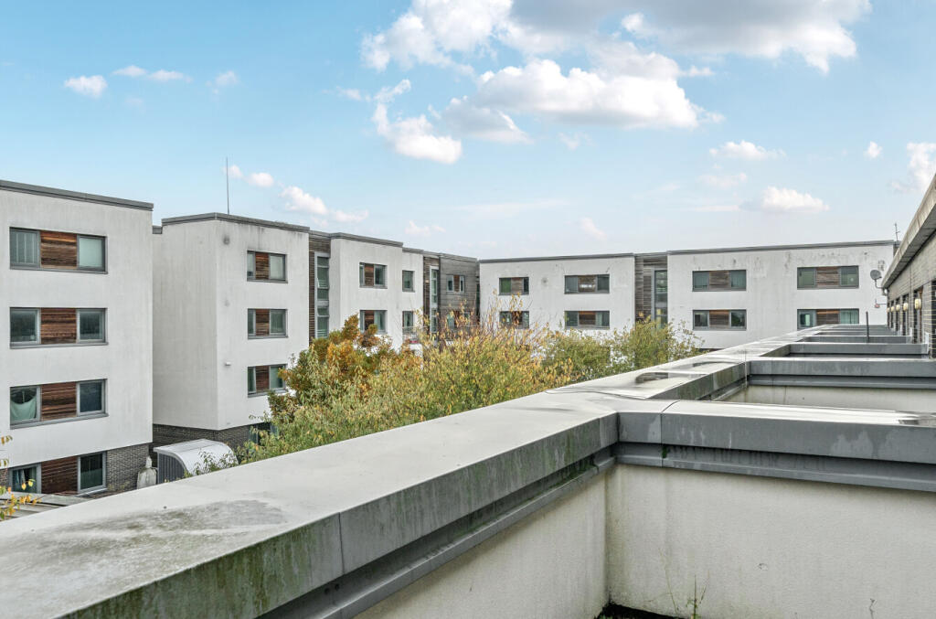 1376415-16-690b24...