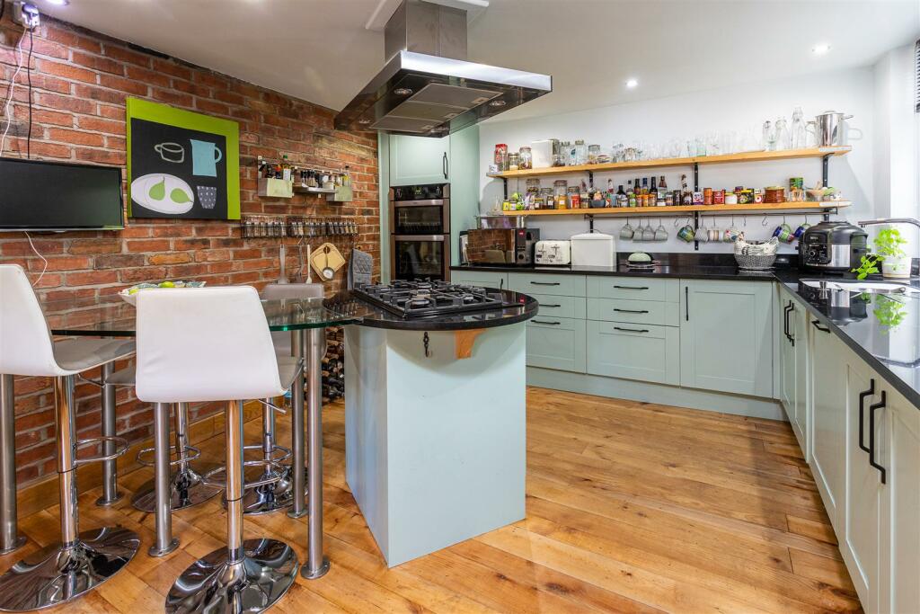 Kitchen3.jpg