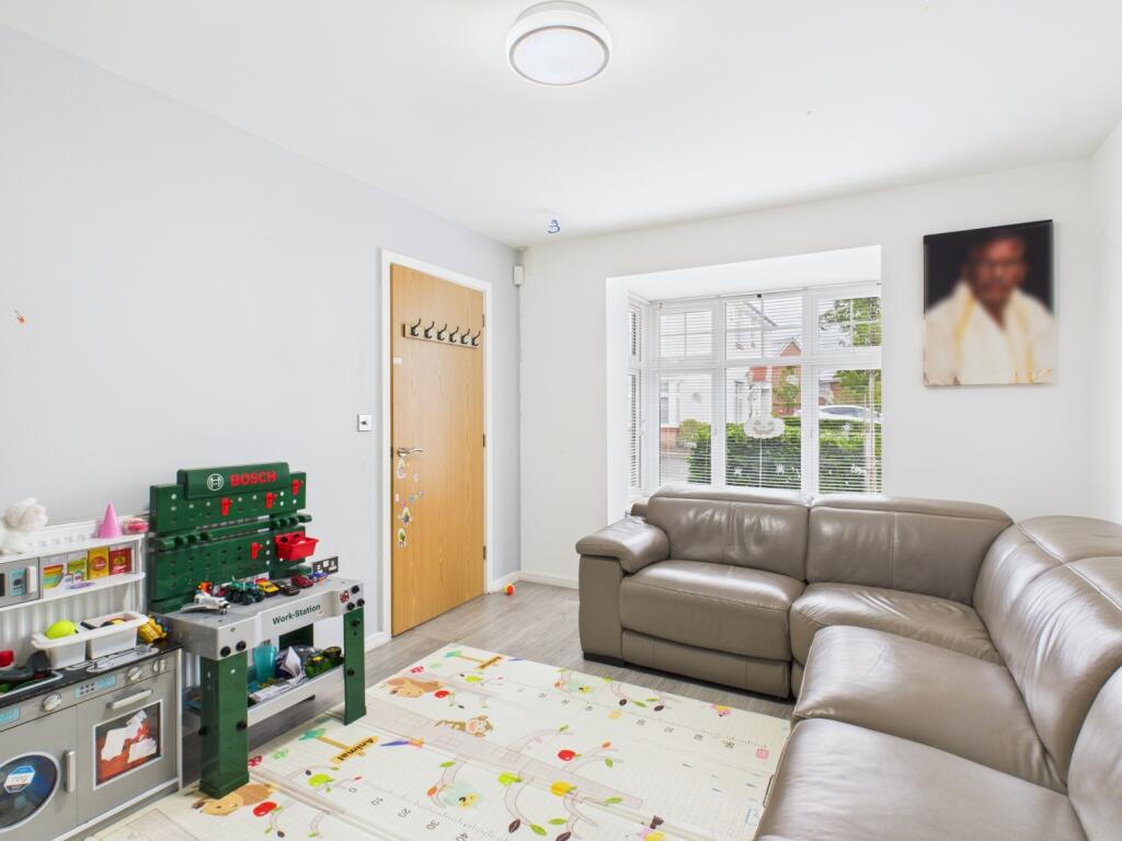 CAM03729G0-PR0132-STILL006