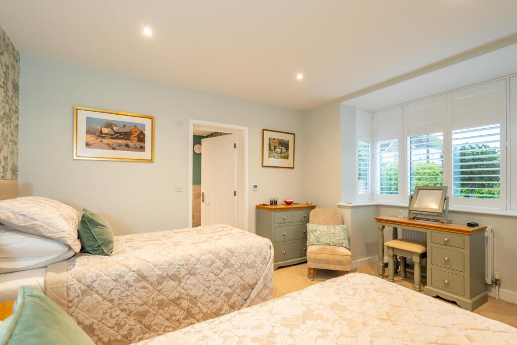 Bedroom 1.jpg