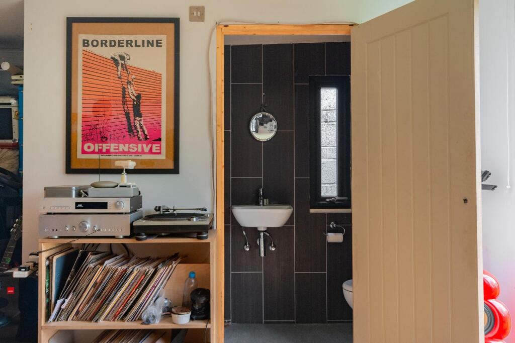 9N6SDD - Garden Office A.jpg