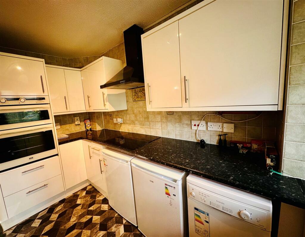 kitchen 2.jpg