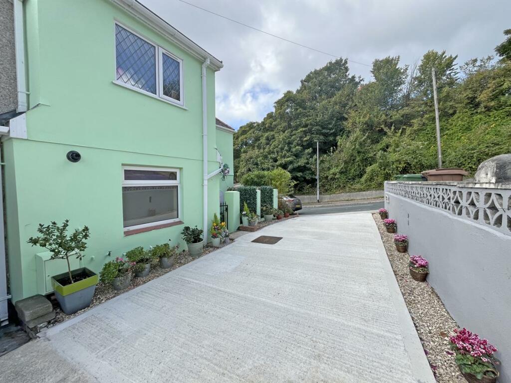 Hollow Hayes - NEW DRIVE 2.jpg