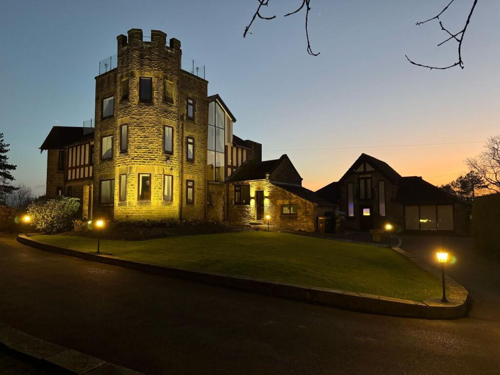 CASTLE MANOR