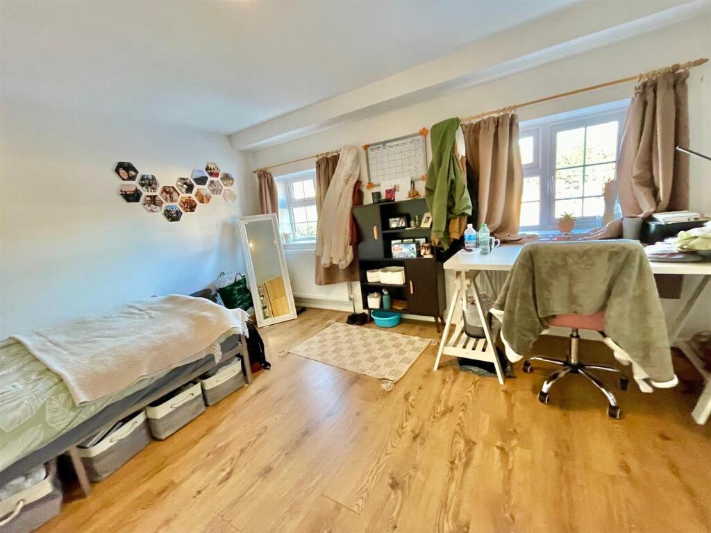 31A Chace Front Bedroom.jpg