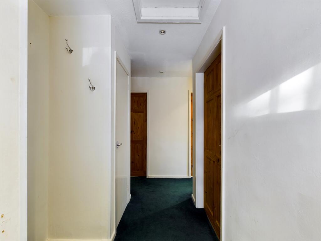 CAM02668G0-PR0142-STILL008