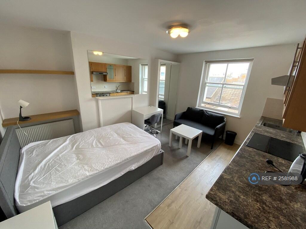 Flat 5 