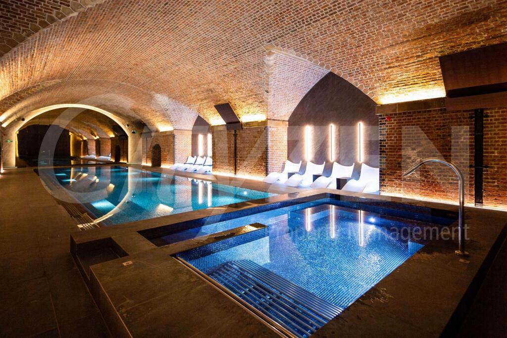 RESIDENTS POOL