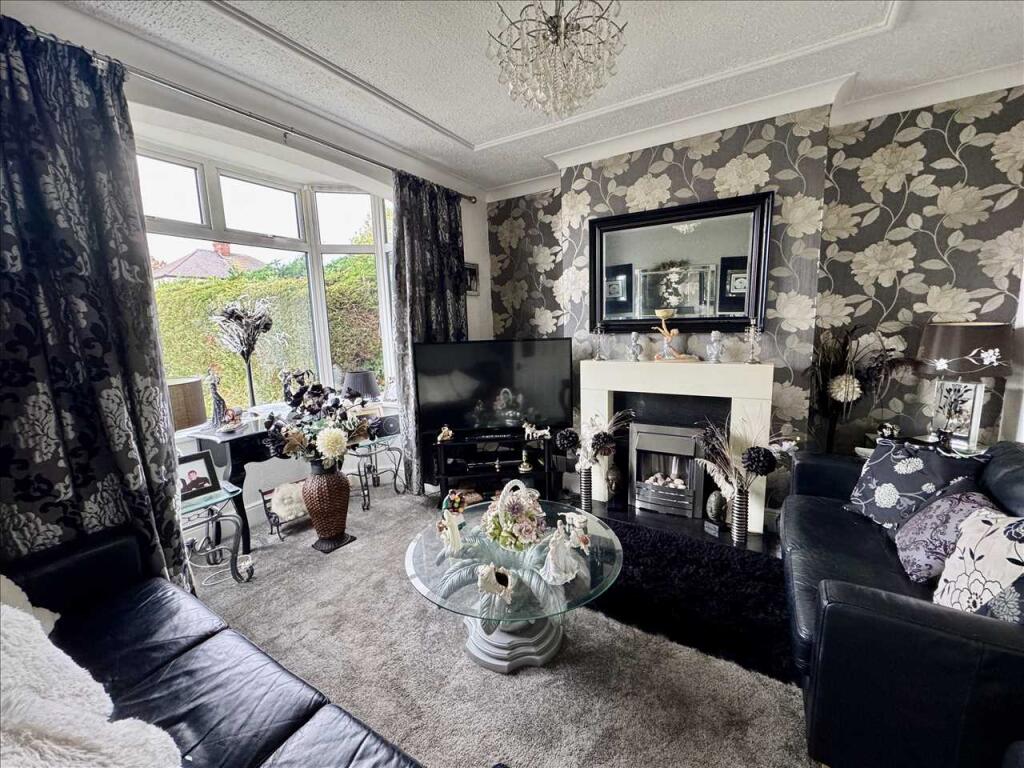 FRONT LOUNGE
