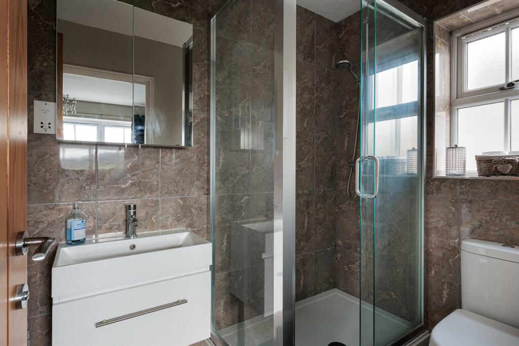 Master Bedroom En-Suite