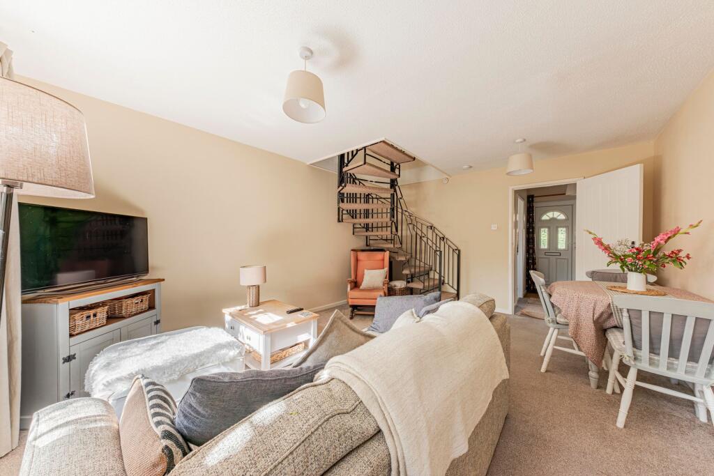 Living Room/Dining Room (3)