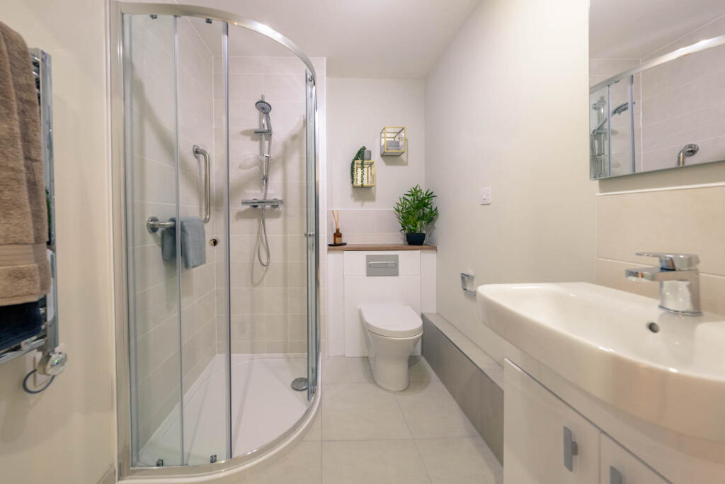 Whitelock Grange, Bingley - En-Suite Shower Room  
