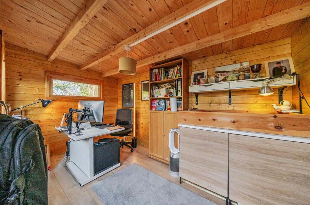 1395855-7-695e5a5...