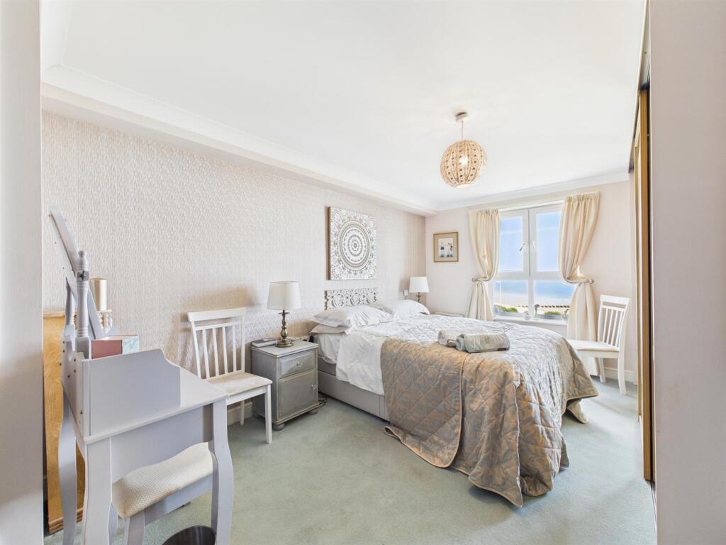 Bedroom: