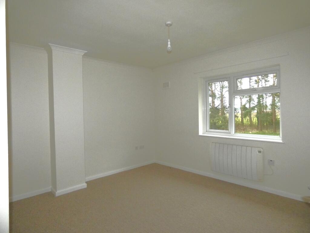 Pic 7 Bedroom One.JPG