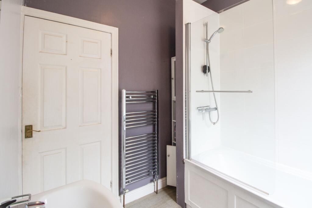 Bathroom 1 Eastfield Road, Mirfield, WF14 0QR EweM