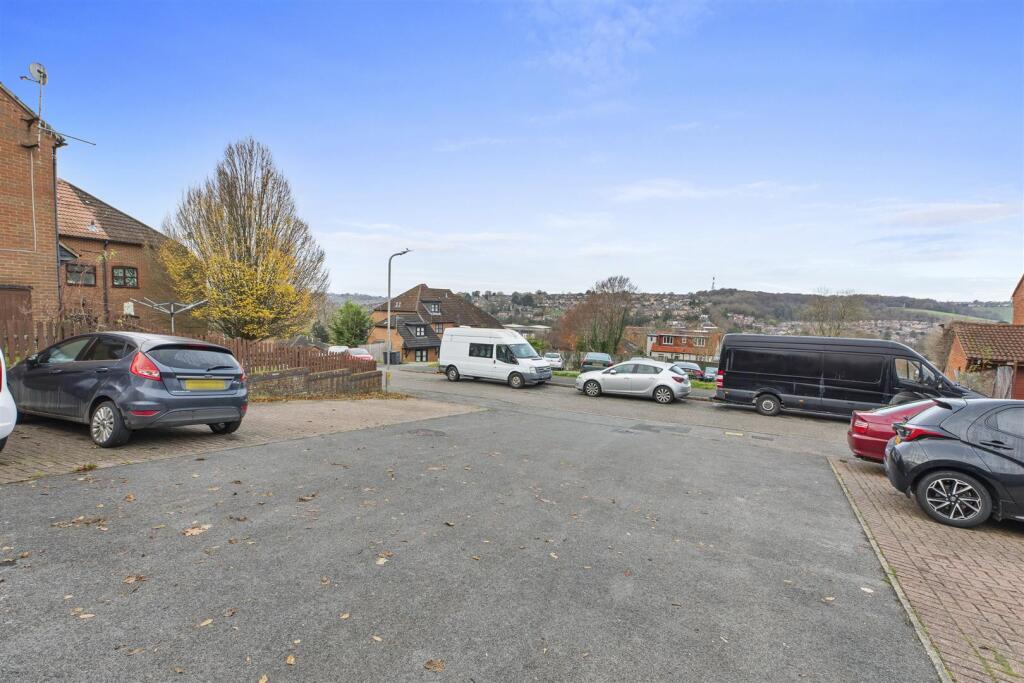 46 Lawsone Rise, HP13 5NS-2.jpg
