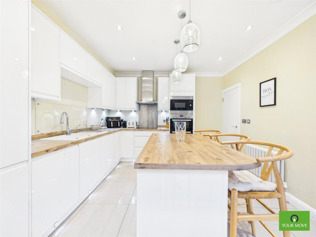 Kitchen/Living Area