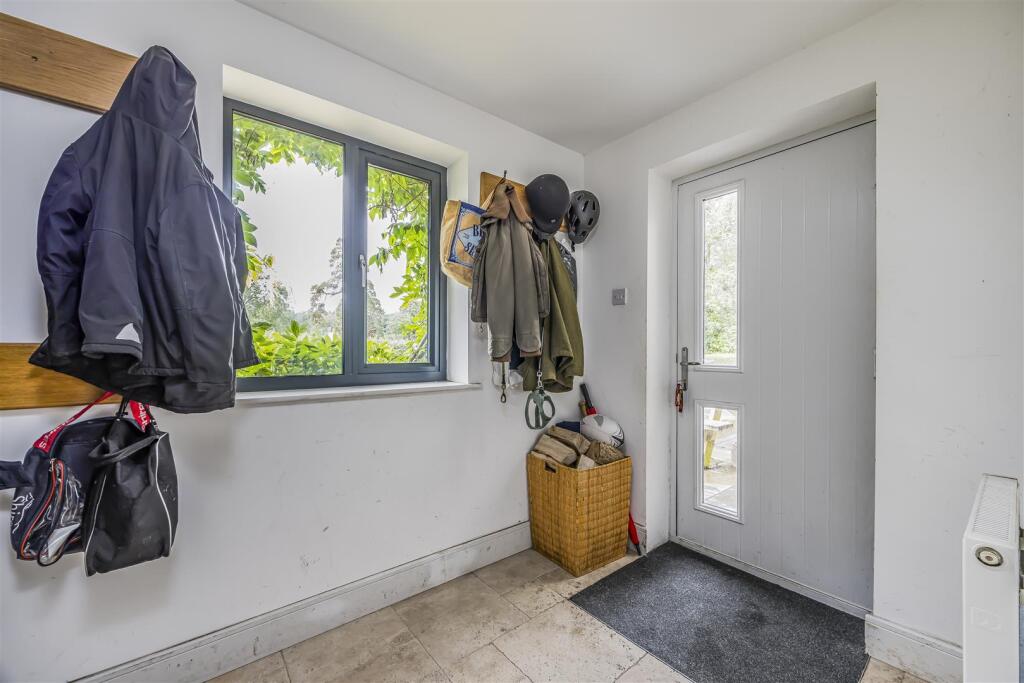 2 Firpiece, Forestside Road, Rowland¿s Castle-Port