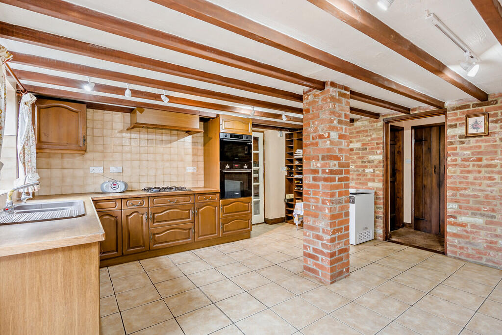 8662260-interior0...