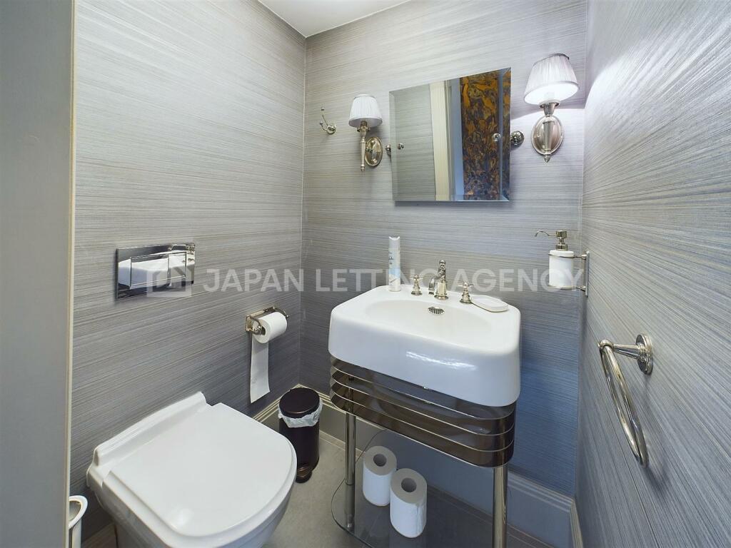 CAM02206G0-PR0093-STILL015.jpg