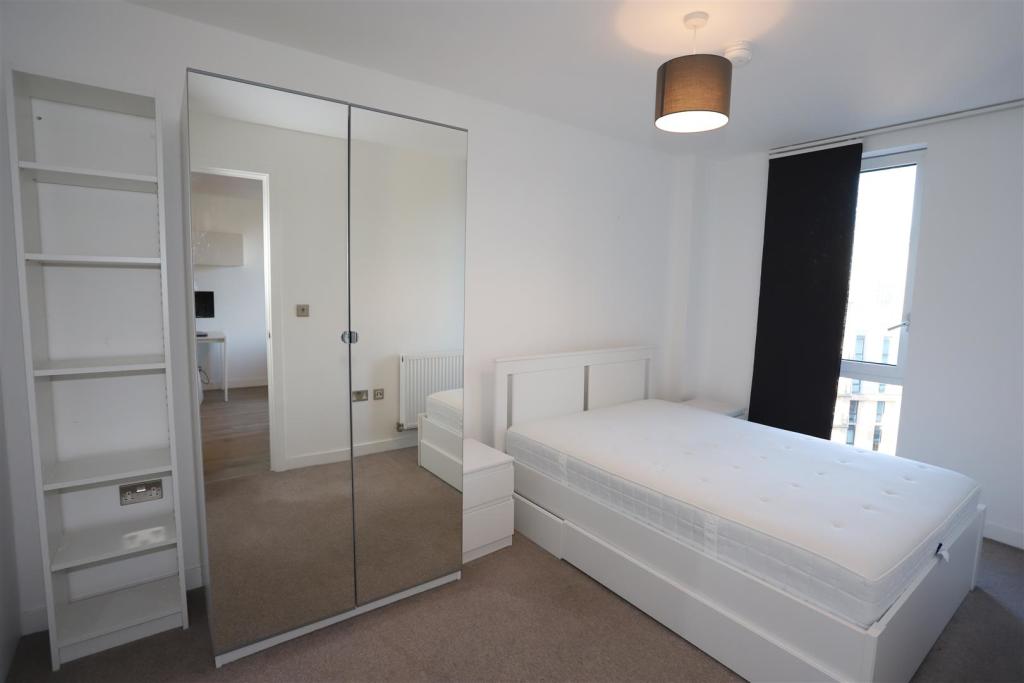 bedroom.JPG