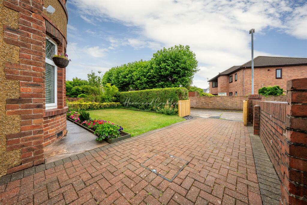 Porthamal Gardens, Rhiwbina, HernCrabtree (33).jpg