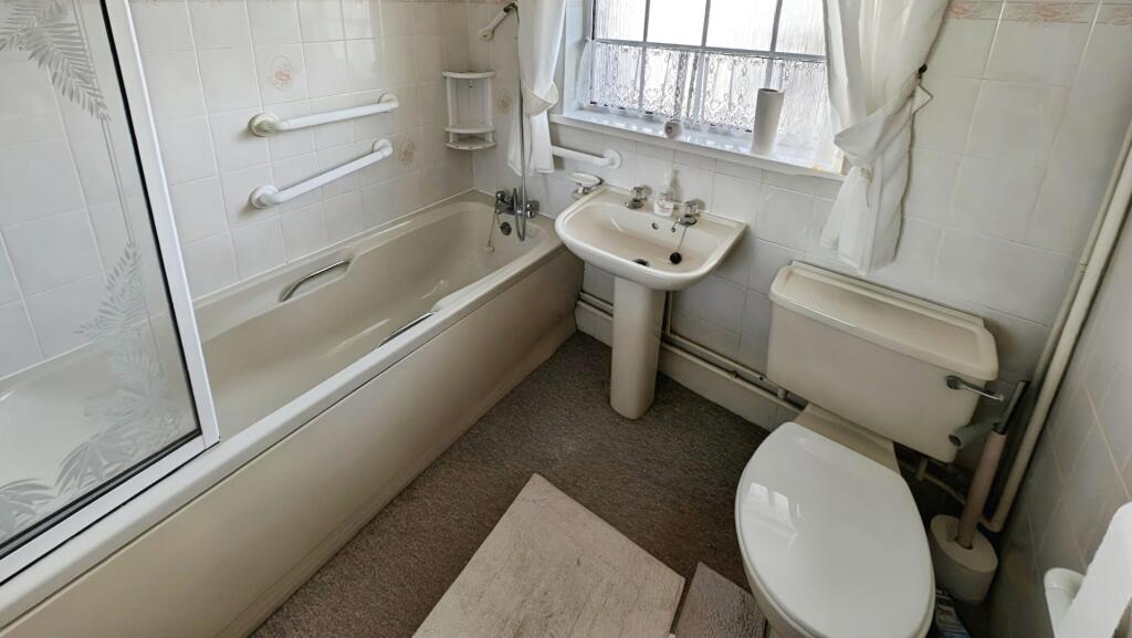 pbox-bathroom-326878.jpg