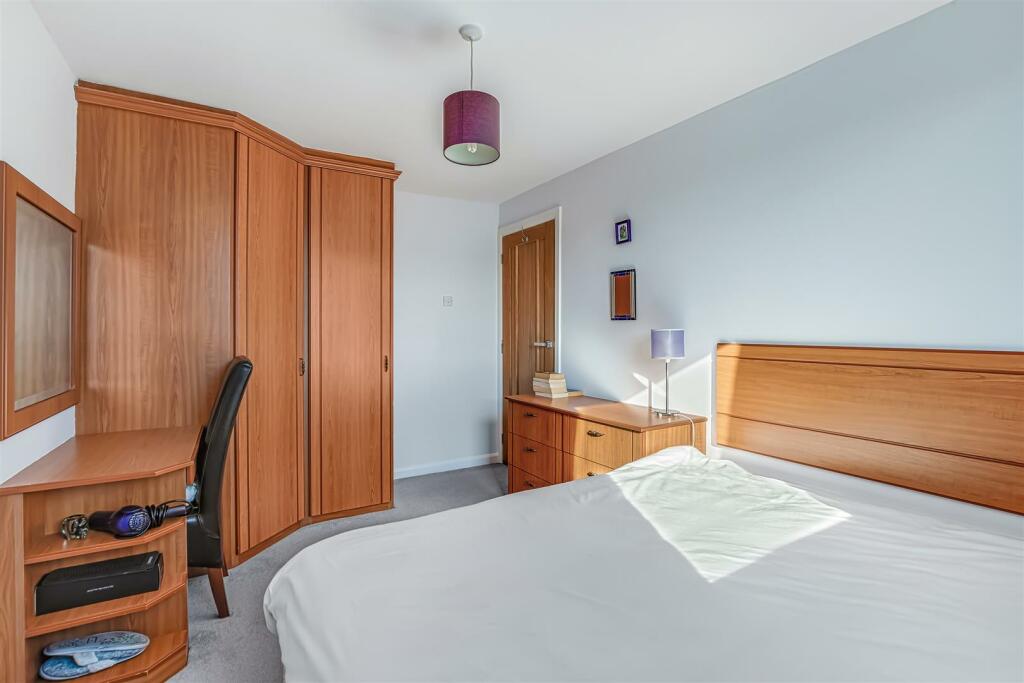 Bed 2.jpg