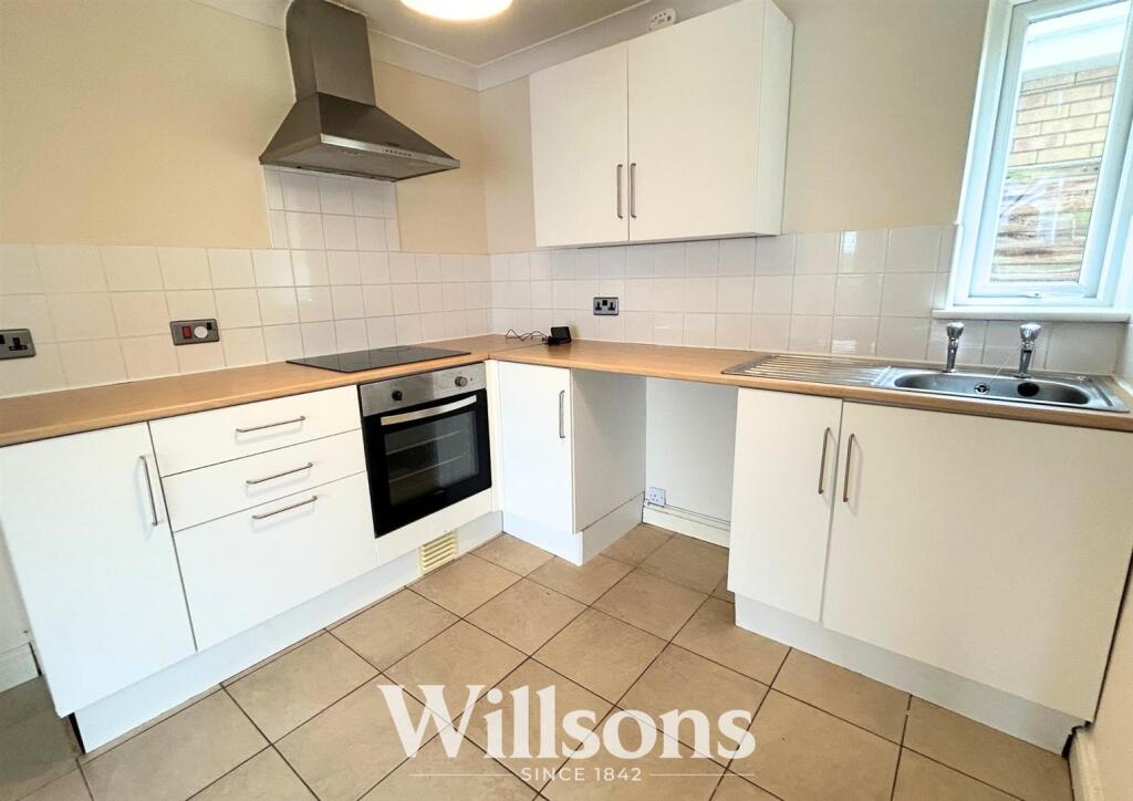 Kitchen 2.jpg
