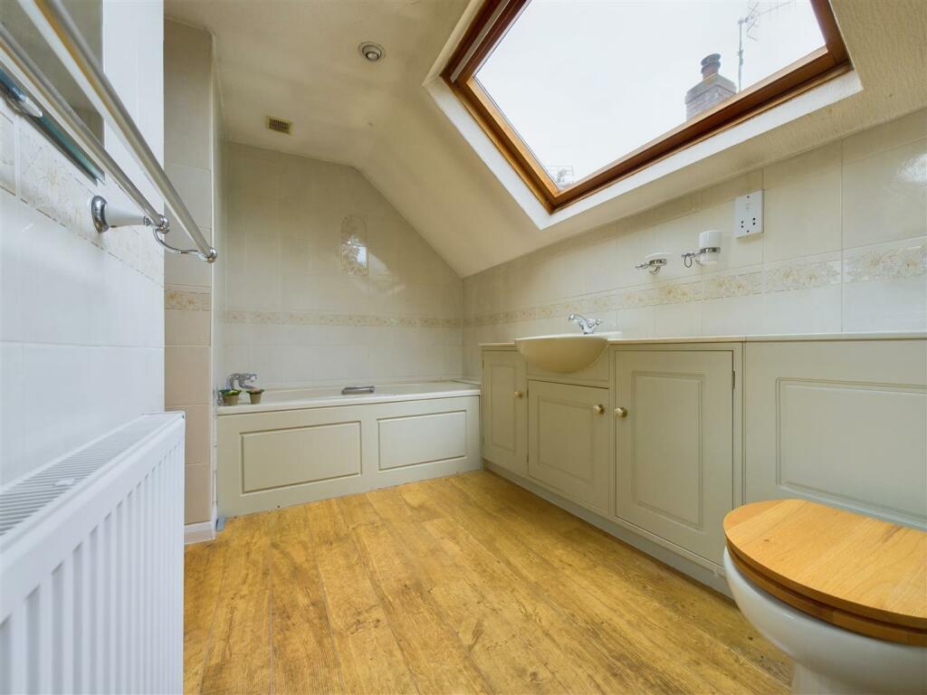 FAMILY BATHROOM