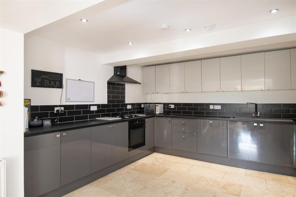 kitchen (3).jpg