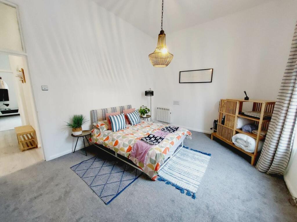 Bedroom 1 aspect2 (d
