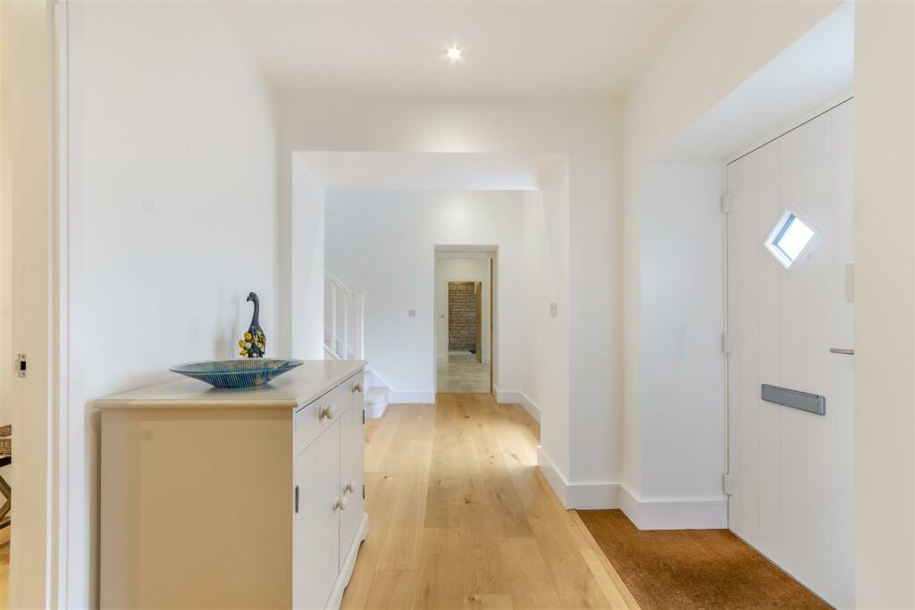 8583926-interior14.jpg