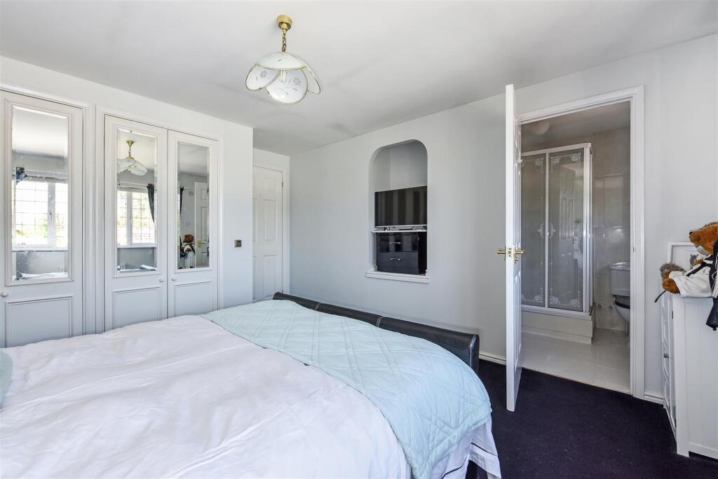 Master with En-Suite.jpg