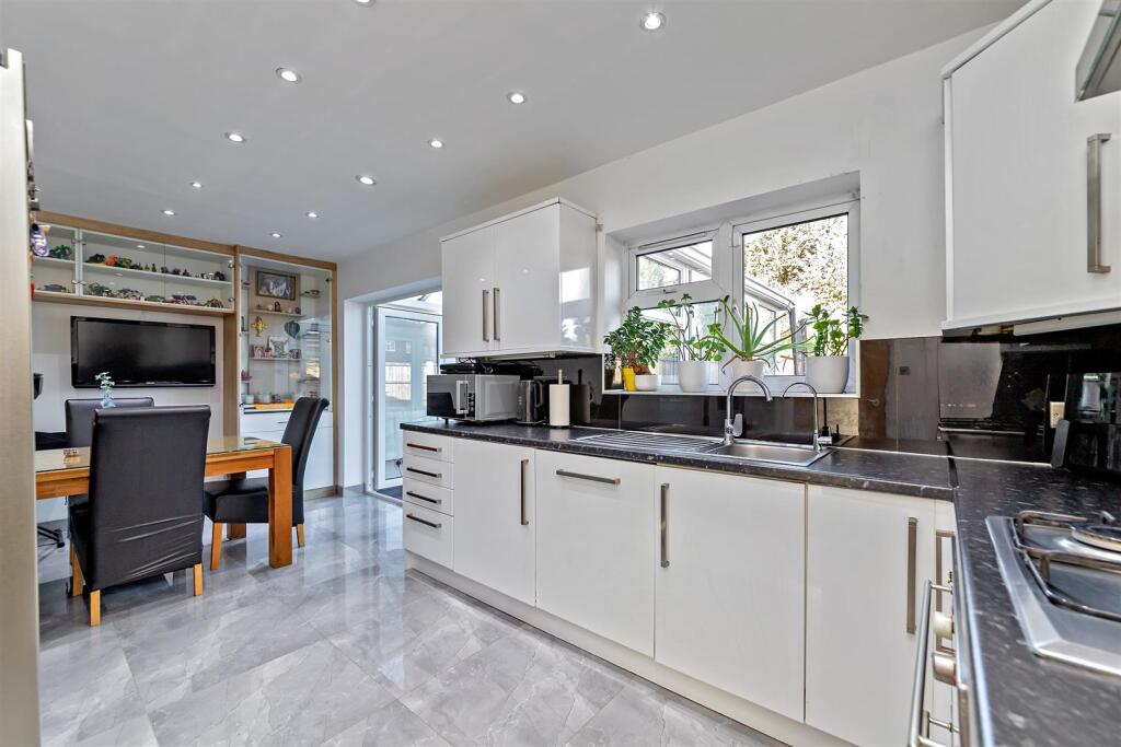 10BirchwoodWay-14.jpg