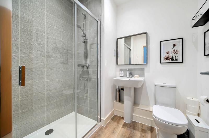 En Suite to bedroom 3