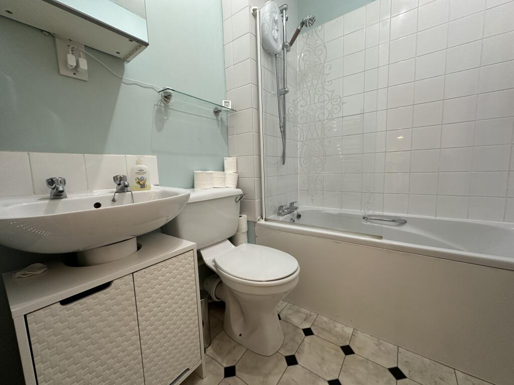Bathroom.JPG