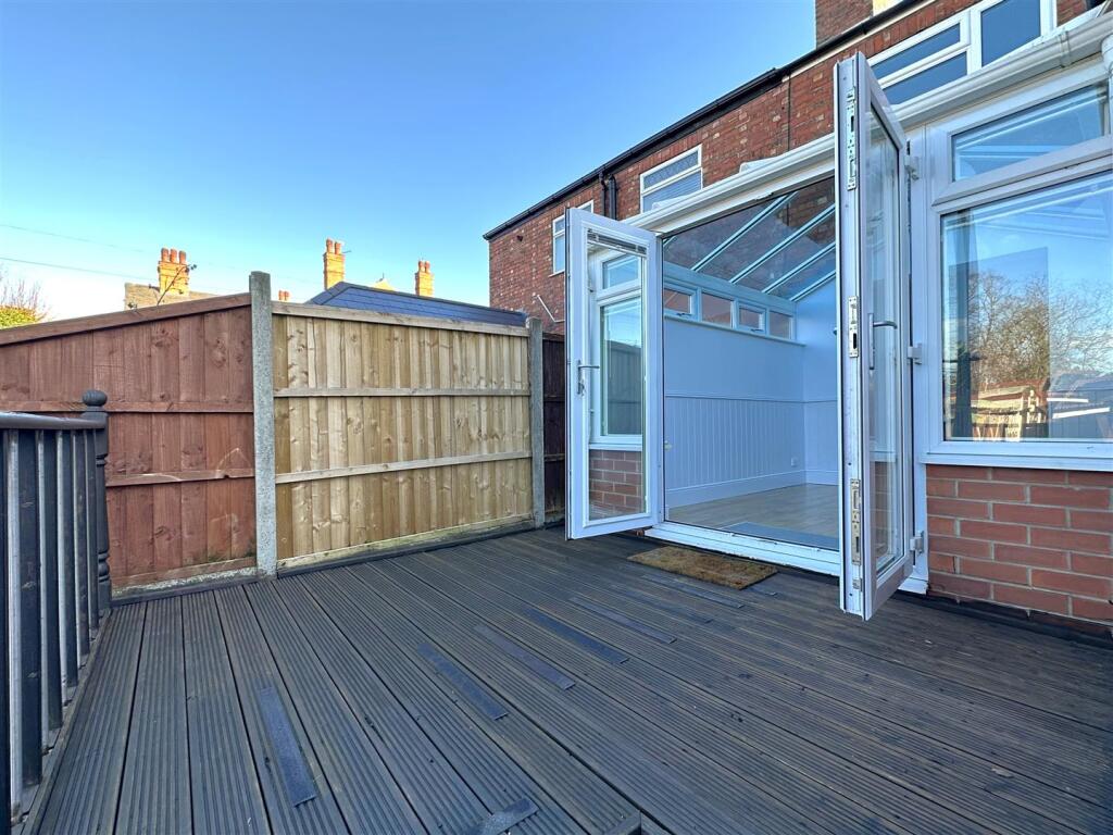 Raised Decked Sun Terrace 213
