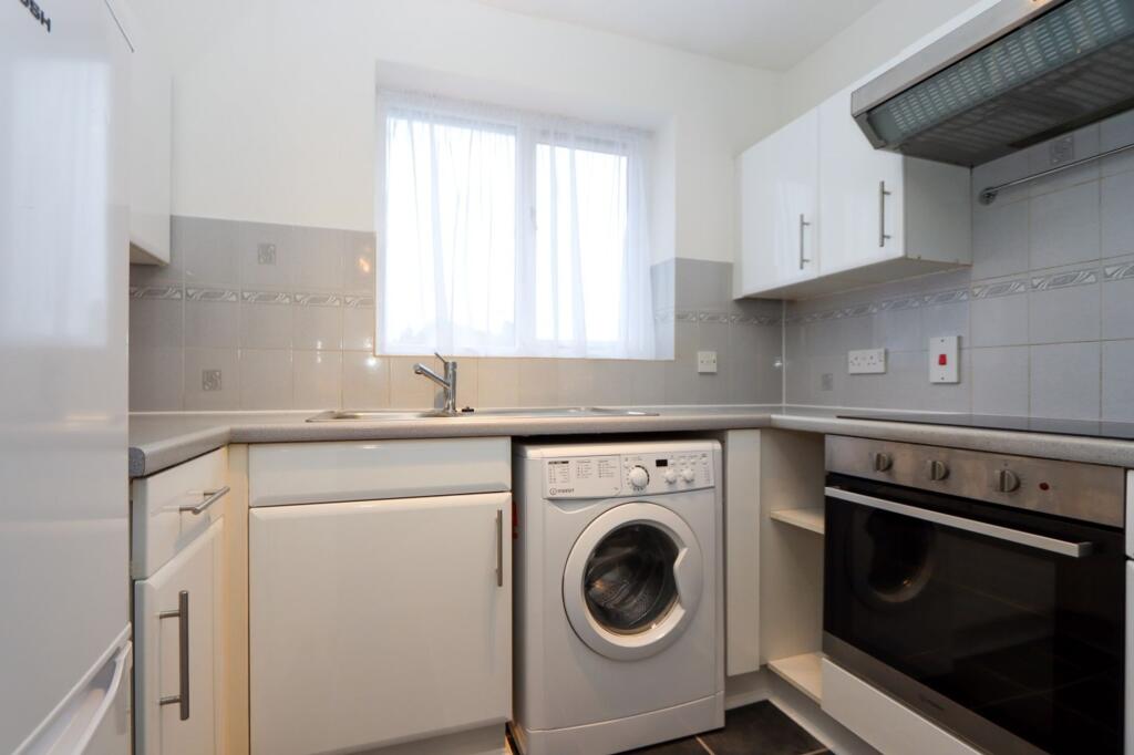 Fully Fitted Kitchen
