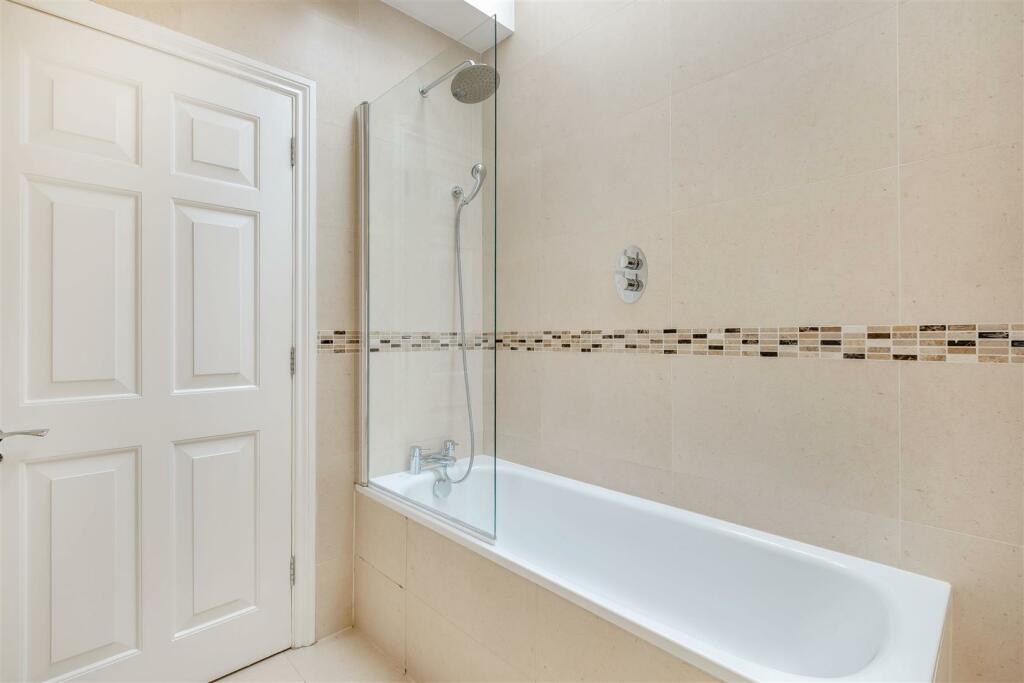 8515327-interior25.jpg
