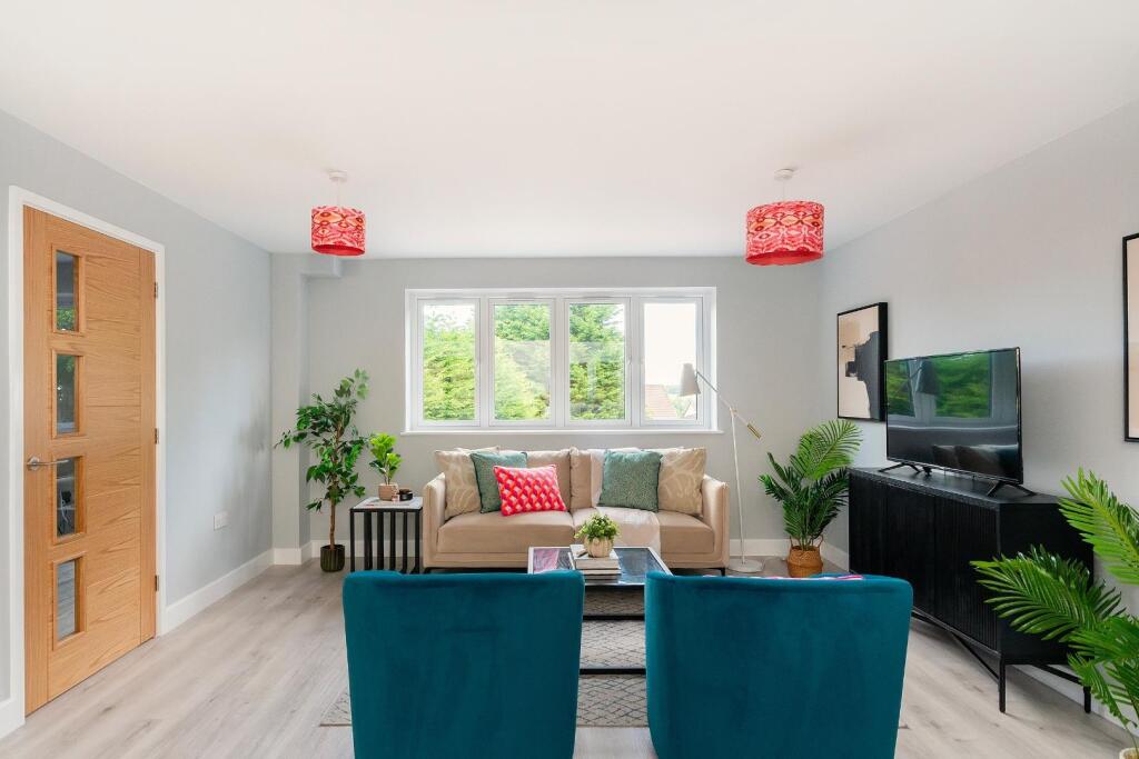 1B9CHY - Living Room C.jpg